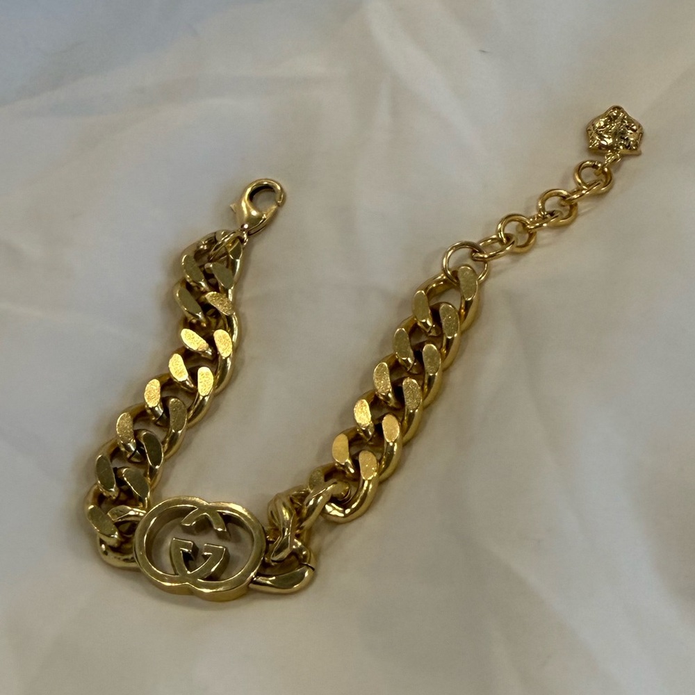 NWOT GUCCI Interlocking G Logo Bracelet 7.5in - Antique Gold Toned Finish - Picture 4 of 8